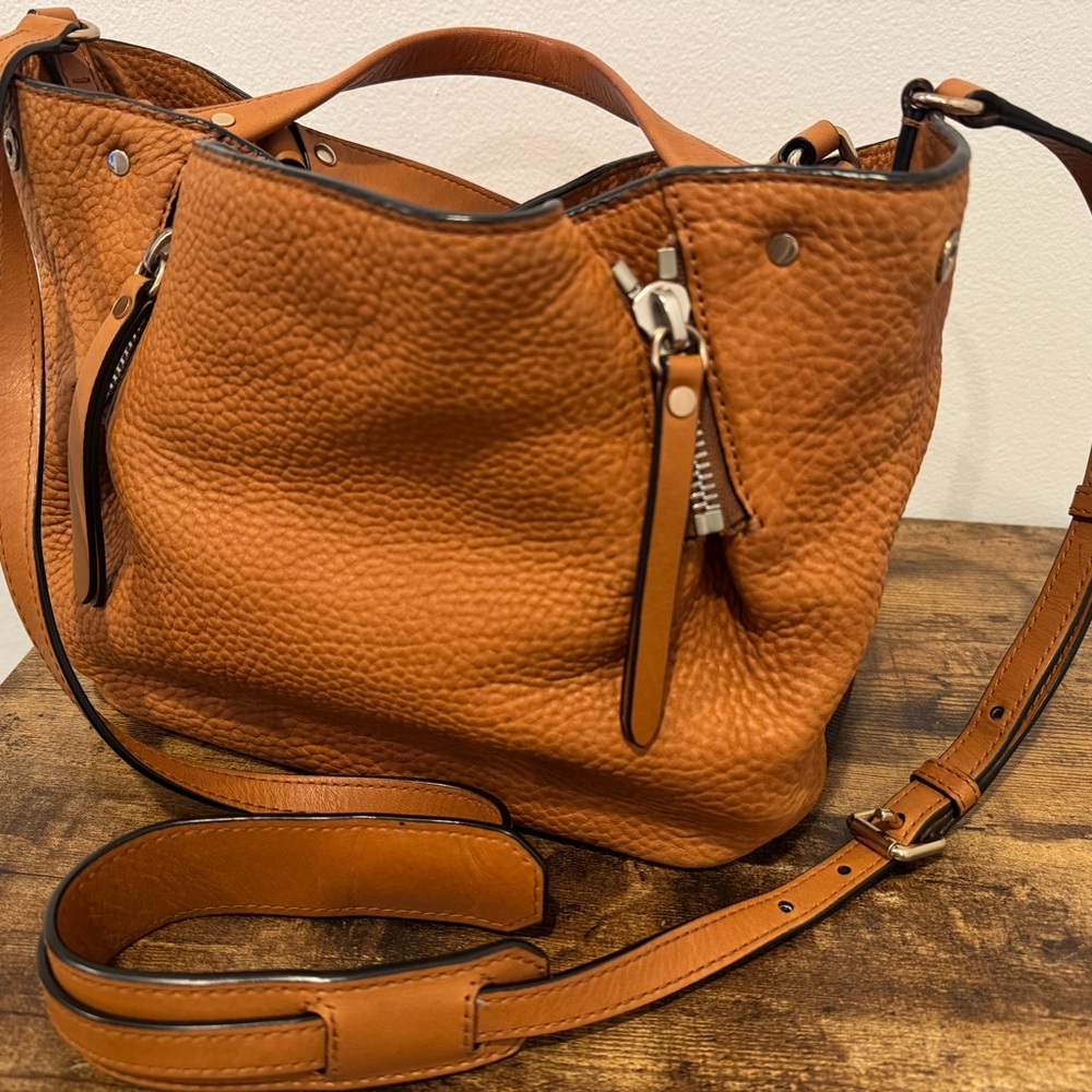 Burberry Tan Leather Shoulder Bag with Gold Hardware - Picture 5 of 5